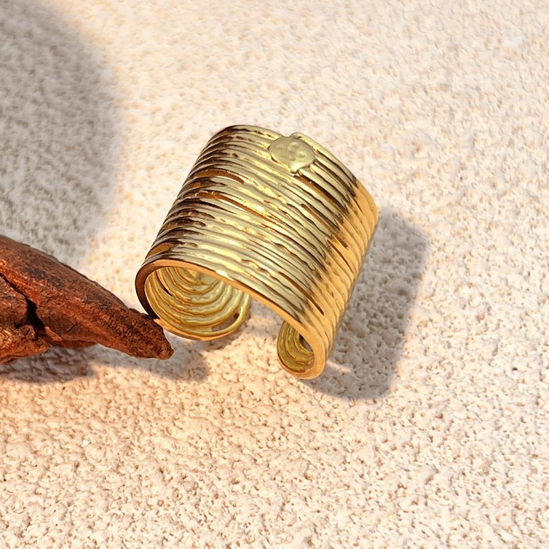 Фаланговое стальное кольцо с тигровым рельефом CJM19052