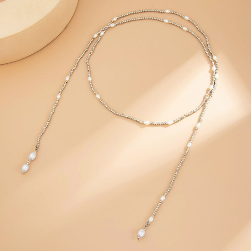 Колье-галстук из двойной золотистой цепи с жемчужными подвесками CJN79408