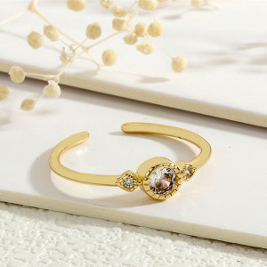 Тонкое разомкнутое кольцо с эмалевым талисманом в форме глаза CJG67707