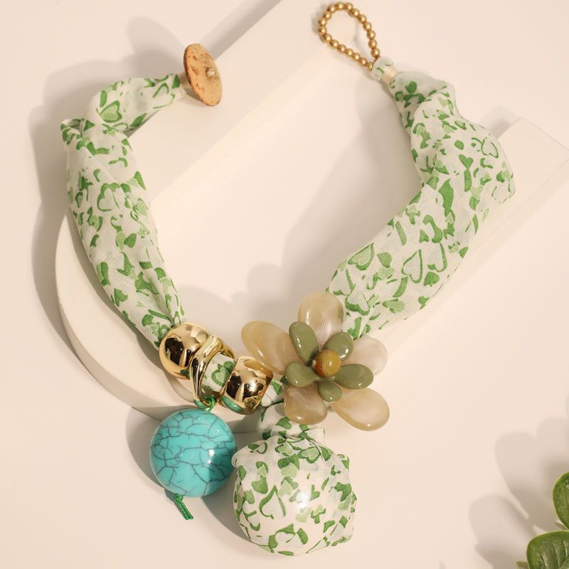 Текстильный чокер с ярким принтом и подвеской-цветком CJP62703