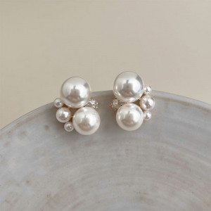 Серьги-гвоздики с композицией из жемчуга CJQ17227