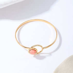 Браслет жесткий тонкий с розовым декоративным камнем CJG26679