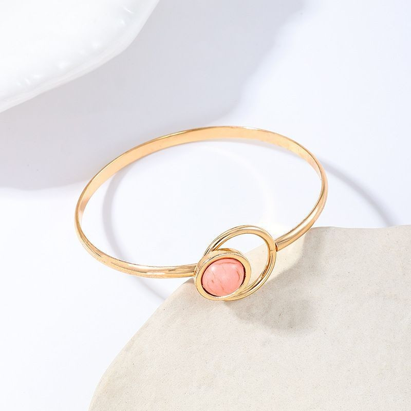 Браслет жесткий тонкий с розовым декоративным камнем CJG26679