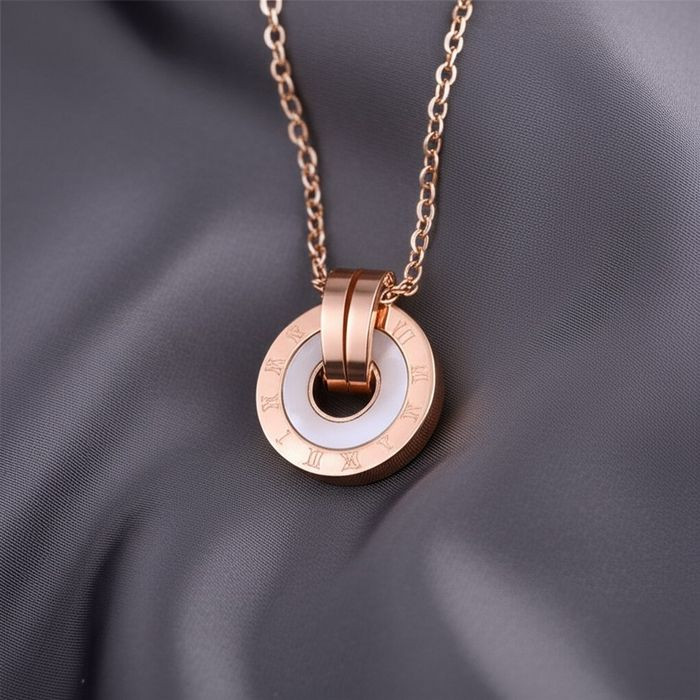 Элегантная цепочка с кулоном в форме кольца с римскими цифрами J10508CJJ