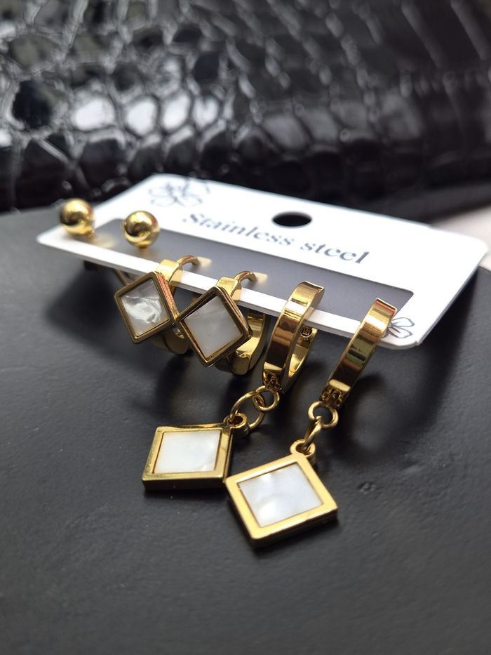 Набор серег ромбы стальной с напылением золотом J11491CJJ Набор серег ромбы стальной с напылением золотом J11491CJJ