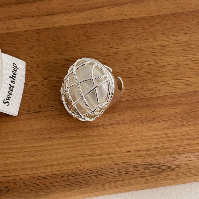 Кольцо с крупным жемчужным диском CJP40992