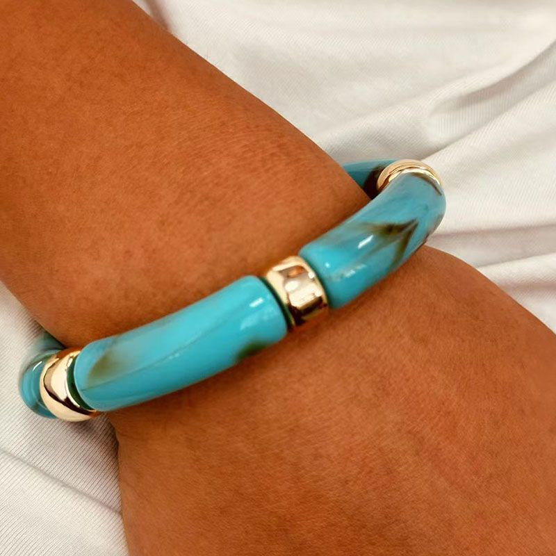 Браслет жесткий трубчатый из цветного глянцевого акрила CJP93764