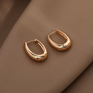 Лаконичные золотистые серьги-кольца овальной формы CJD81196