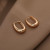 Лаконичные золотистые серьги-кольца овальной формы CJD81196