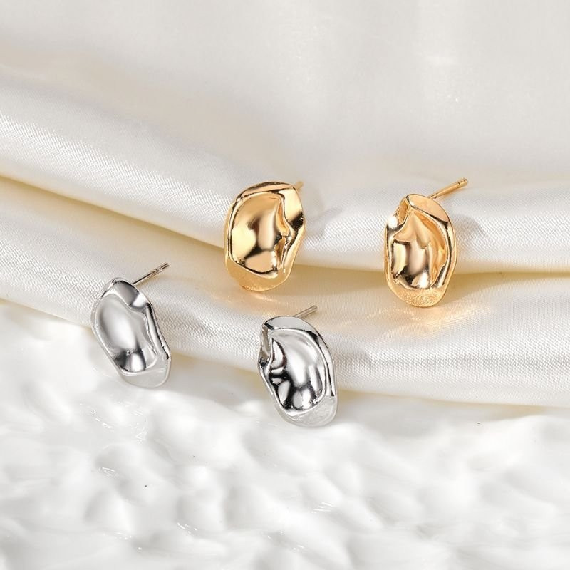 Лаконичные золотистые серьги-кольца овальной формы CJD81196 Лаконичные золотистые серьги-кольца овальной формы CJD81196