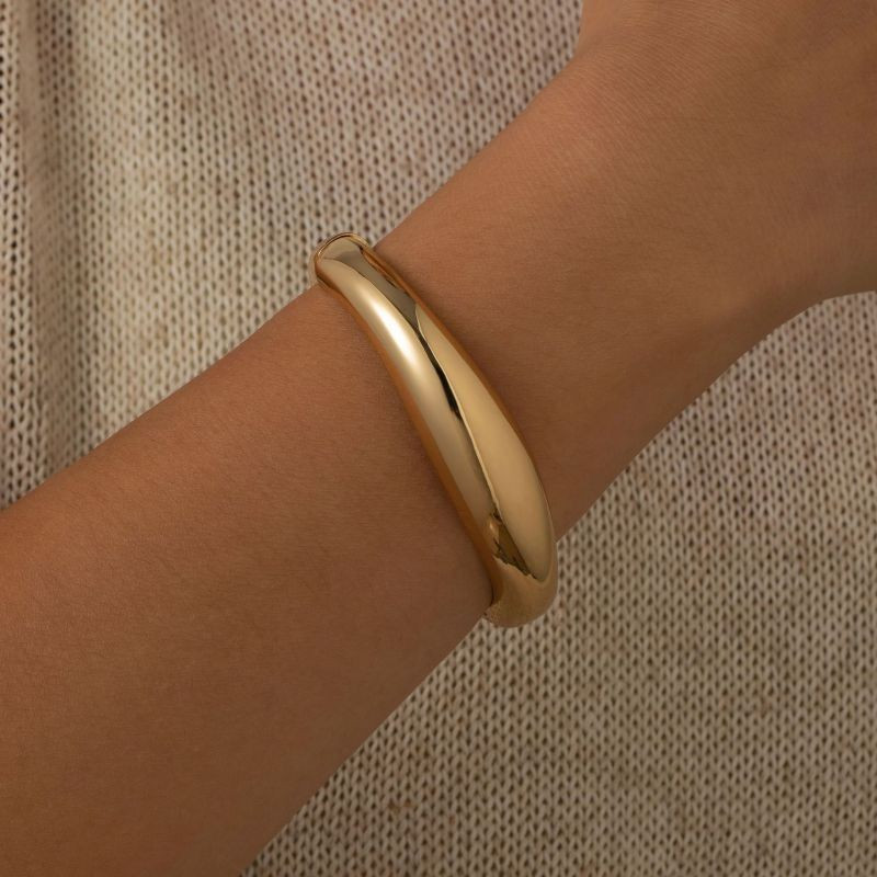 Браслет жесткий овальный с матовым финишем CJG73559