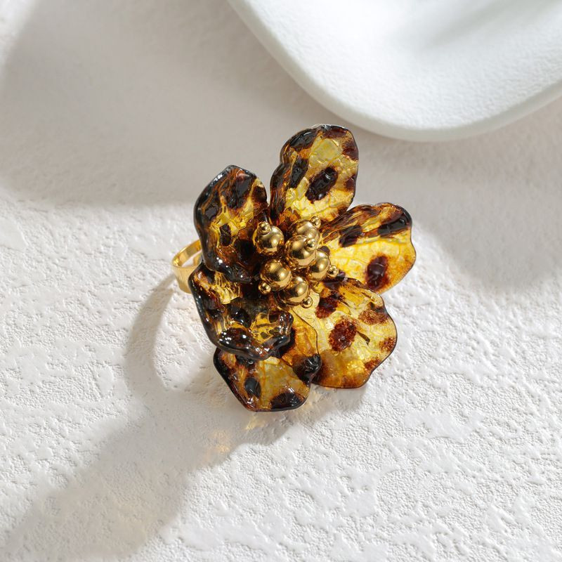 Широкое кольцо-цветок с анималистичным принтом и эмалью CJT01012