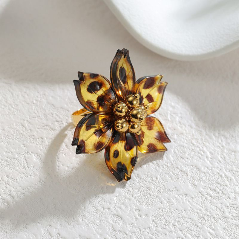 Широкое кольцо-цветок с анималистичным принтом и эмалью CJT01012