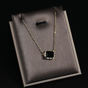 Золотистая Цепочка с прямоугольным черным кристаллом CJH43958 Золотистая Цепочка с прямоугольным черным кристаллом CJH43958