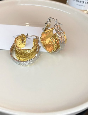 Массивные серьги-кольца с эффектом мятого металла L88900 Массивные серьги-кольца с эффектом мятого металла L88900