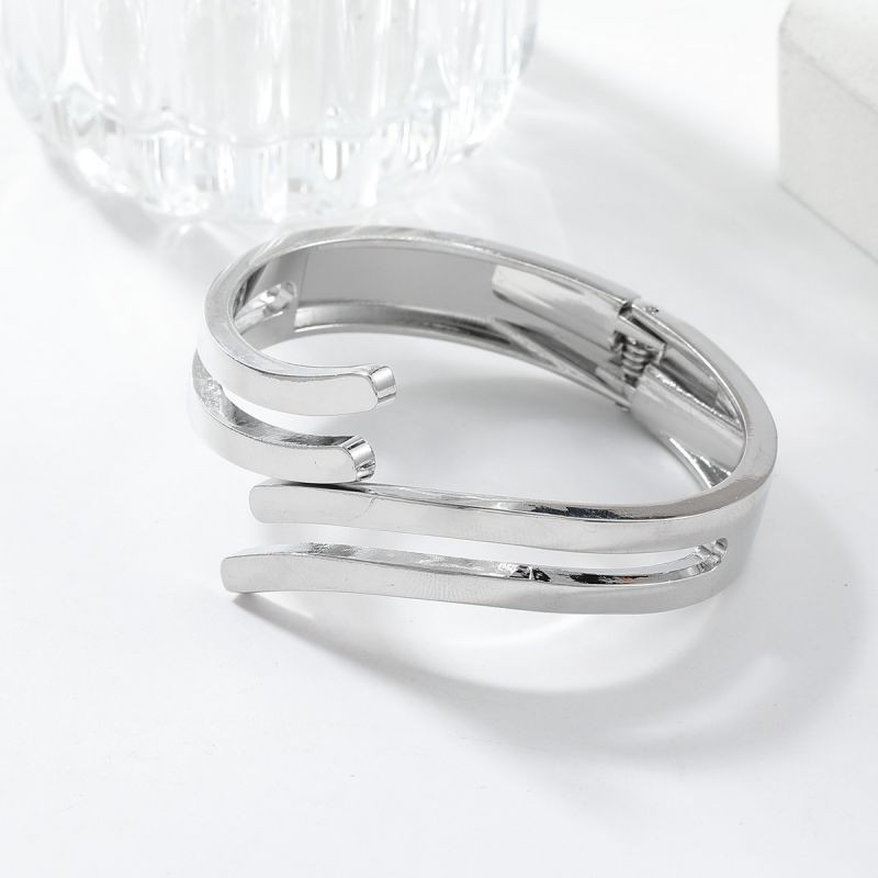 Жесткий браслет CJH74590 Жесткий браслет CJH74590