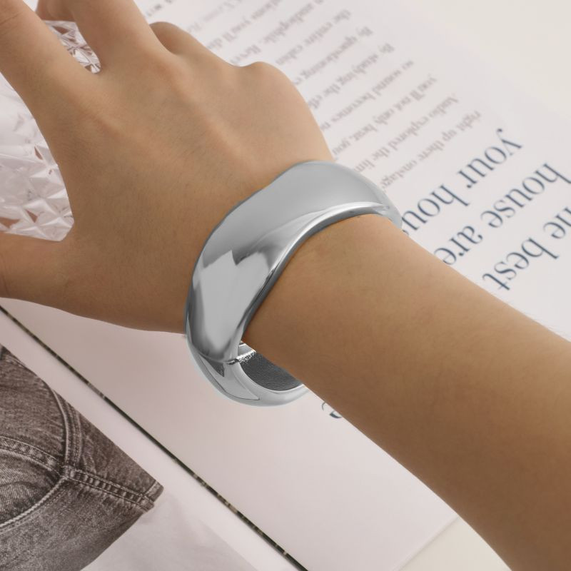 Жесткий браслет CJJ01808 Жесткий браслет CJJ01808