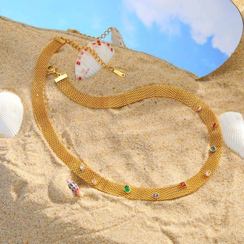 Золотистая плоская цепь с разноцветными кристаллами CJP82384