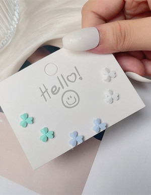 Набор нежных матовых пусет в форме маленьких сердечек Z60113 Набор нежных матовых пусет в форме маленьких сердечек Z60113