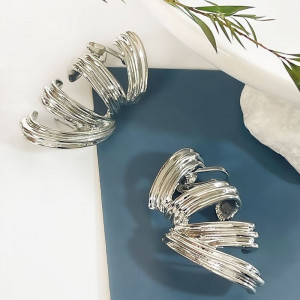 Широкие многослойные серьги из серебристого металла CJC72960