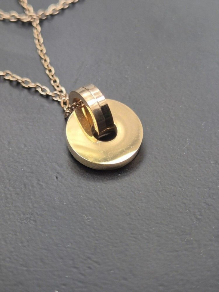 Лаконичная цепочка с кулоном и гравировкой римских цифр J10511CJJ