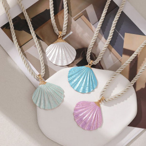 Цепочка с крупной подвеской в форме цветной ракушки CJM18775 Цепочка с крупной подвеской в форме цветной ракушки CJM18775