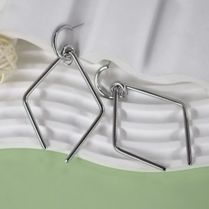 Геометрические серьги-подвески в форме ромбов CJH55889