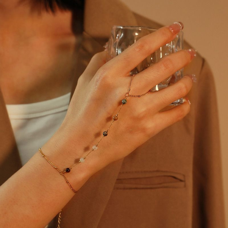 Слейв-браслет гранатовые искры на золотом фоне Слейв-браслет гранатовые искры на золотом фоне