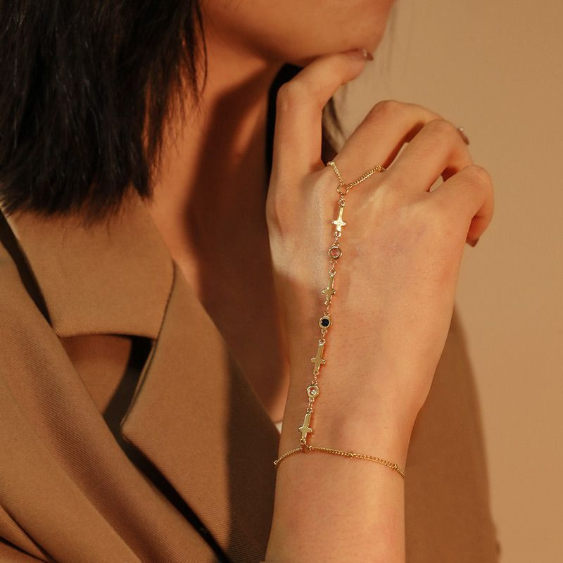 Слейв-браслет гранатовые искры на золотом фоне Слейв-браслет гранатовые искры на золотом фоне