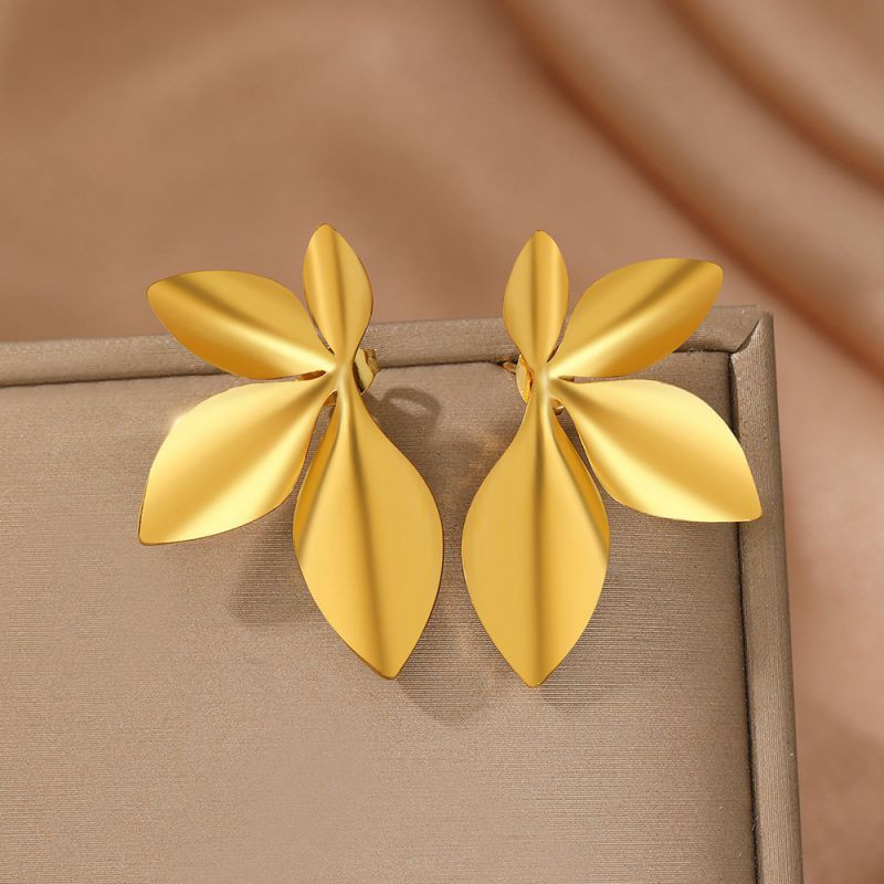 Серьги-пусеты Тройные лепестки CJM03750