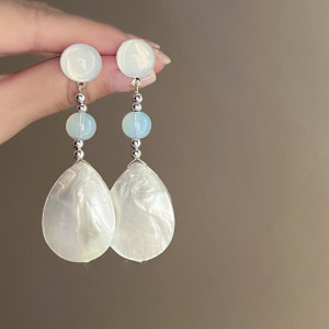 Длинные серьги с крупными перламутровыми подвесками в форме капель CJD93350 Длинные серьги с крупными перламутровыми подвесками в форме капель CJD93350