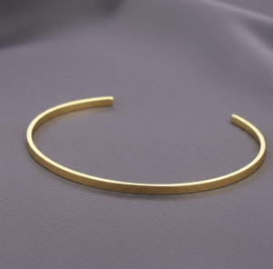 Браслет жесткий лаконичный золотистый YZ15508MSK