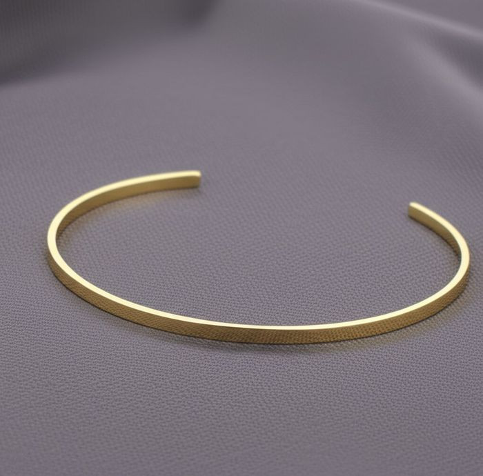 Браслет жесткий лаконичный золотистый YZ15508MSK