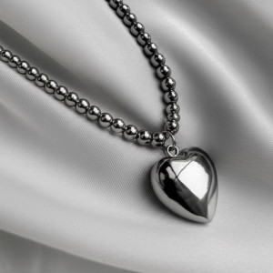 Ожерелье из стальных бусин с крупным сердцем 1J11871CJJ