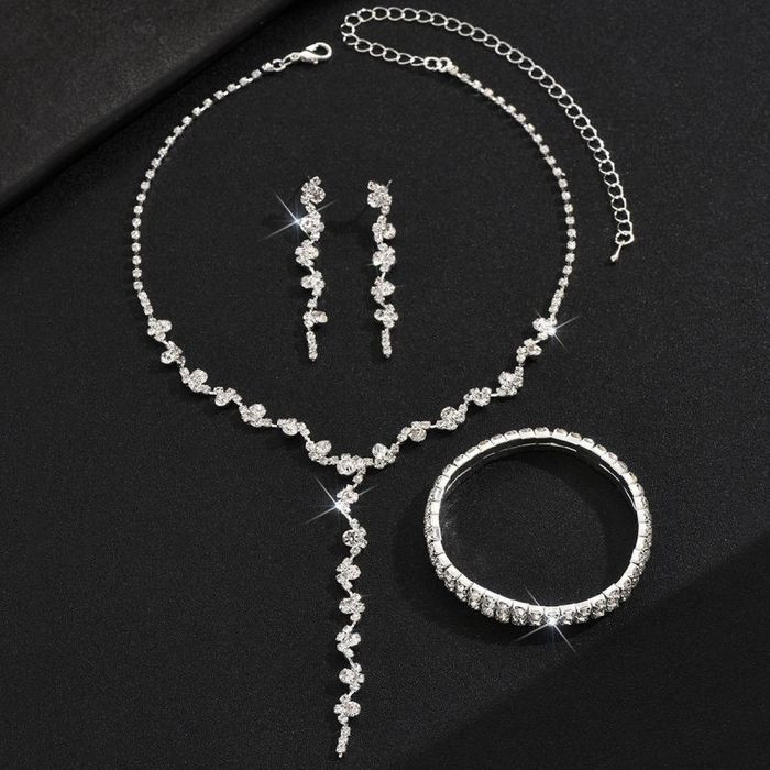 Комплект бижутерии CJH23000 Комплект бижутерии CJH23000