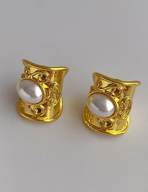 Широкие золотистые серьги в стиле барокко Z51303