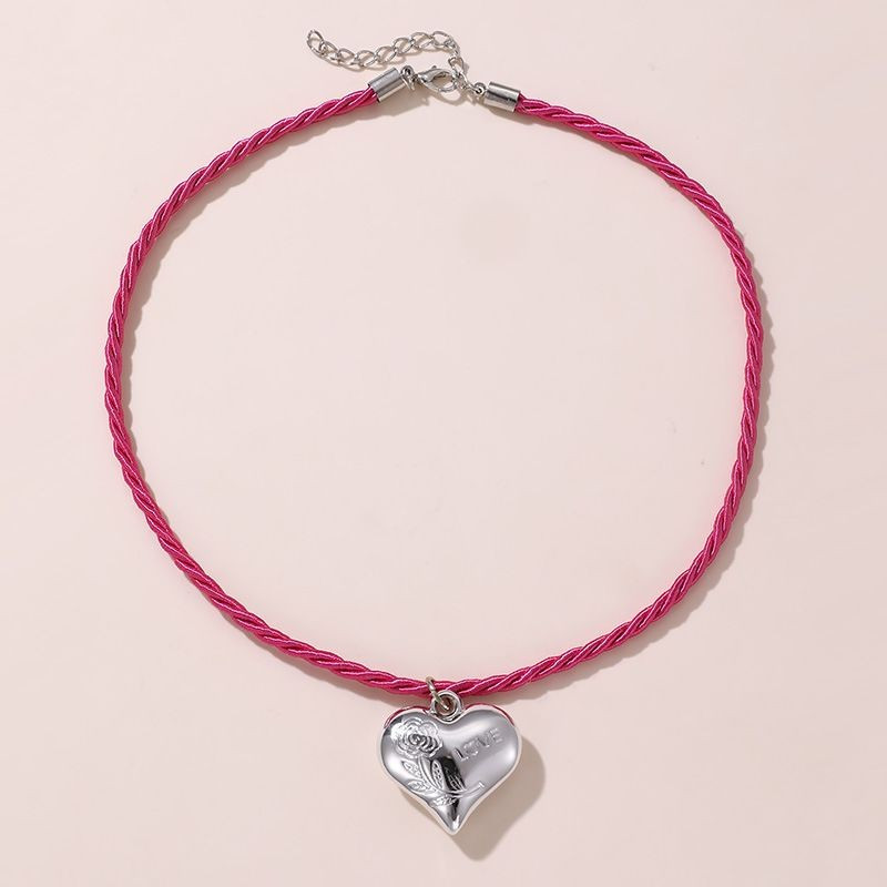 Чокер из ярко-розового шнурка с объемным сердцем CJG53582