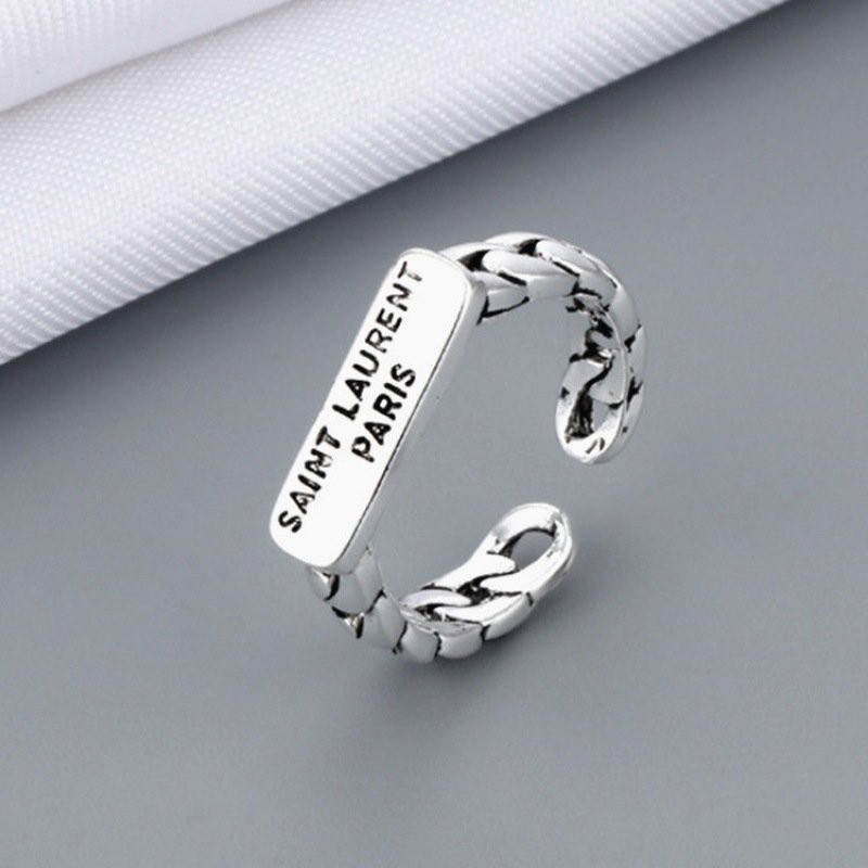 Кольцо разомкнутое с дорожкой из декоративных цветов CJC99230