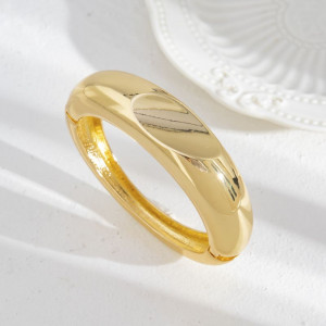 Браслет жесткий кафф с широким фацетом CJM15318 Браслет жесткий кафф с широким фацетом CJM15318