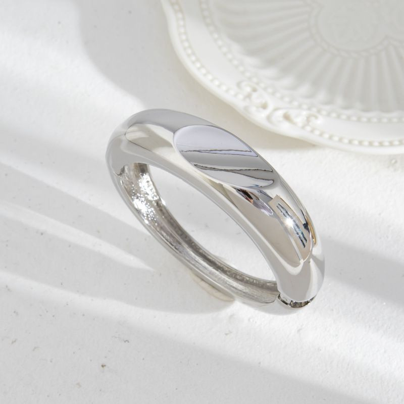 Жесткий браслет CJM15318 Жесткий браслет CJM15318