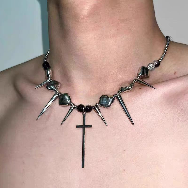 Колье с шипами и крестом CJZ43474