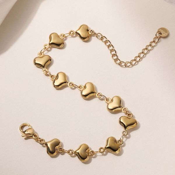 Браслет цепочка с серией подвесок в форме сердец CJL92059