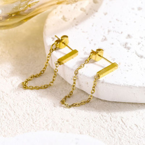 Золотистые серьги-пусеты с цепочками CJH15095