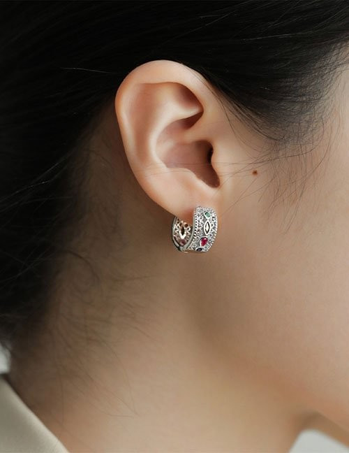 Широкая серьга-кафф с цветными камнями Z40290