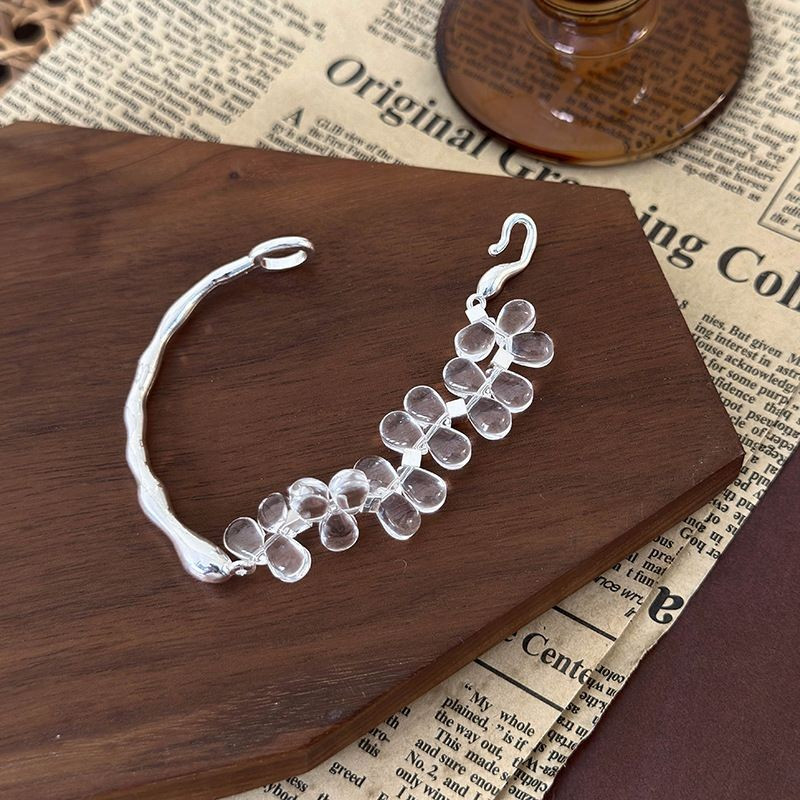 Браслет жесткий с цветочными вставками из стекла CJG70699