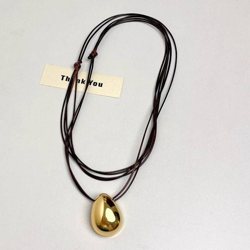 Лаконичное колье из двойного шнурка с крупной каплей CJL26573