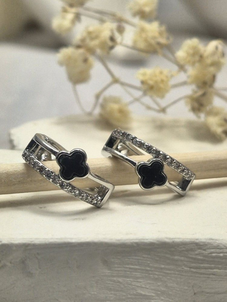 Серьги-кольца клевер с чёрной вставкой J10477CJJ