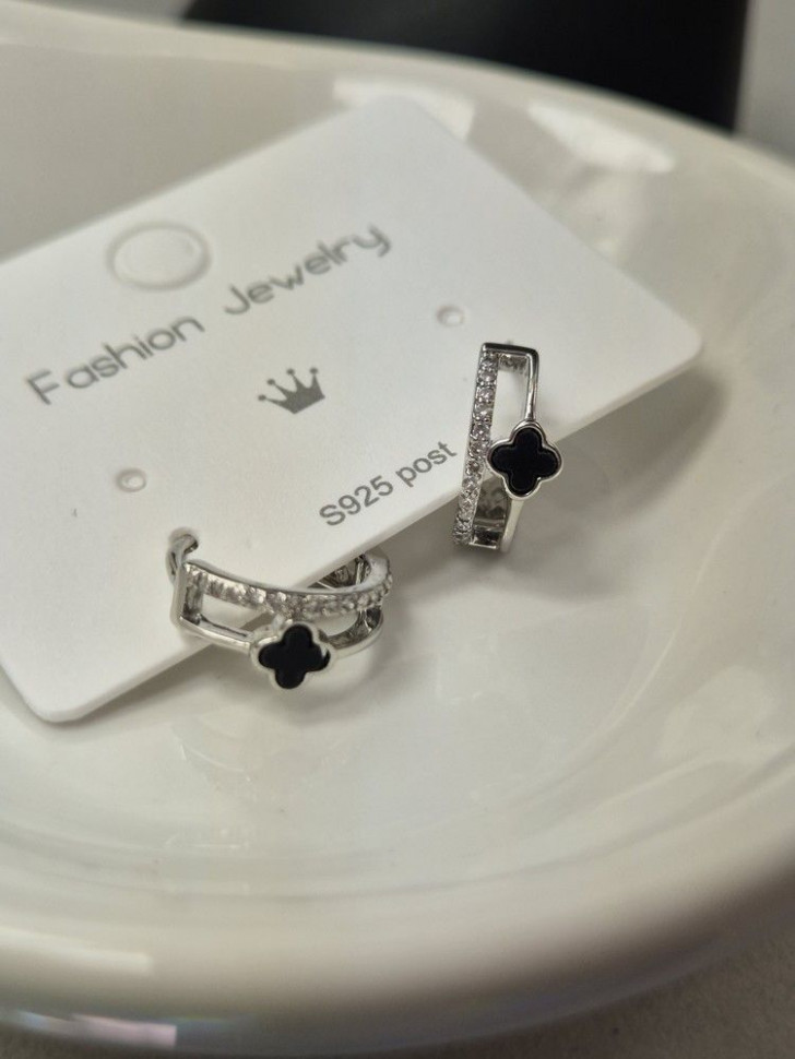 Серьги-кольца клевер с чёрной вставкой J10477CJJ