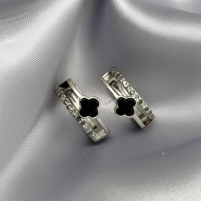 Серьги-кольца клевер с чёрной вставкой J10477CJJ