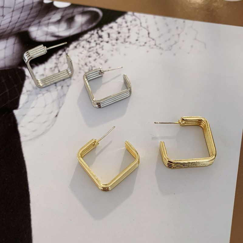 Геометрические золотистые серьги в форме трапеции CJG62243